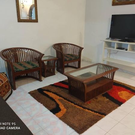 R&R Homestay Simpang Renggam Extérieur photo