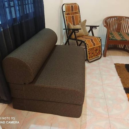 R&R Homestay Simpang Renggam Extérieur photo