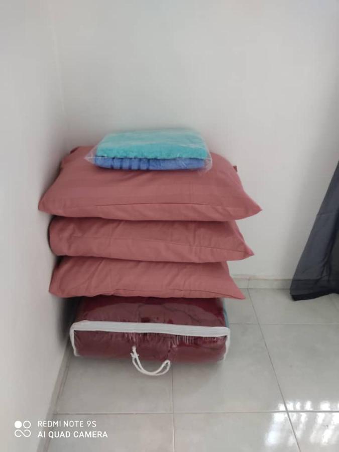 R&R Homestay Simpang Renggam Extérieur photo