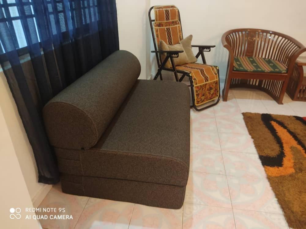 R&R Homestay Simpang Renggam Extérieur photo