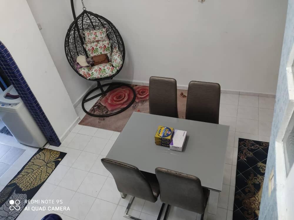R&R Homestay Simpang Renggam Extérieur photo