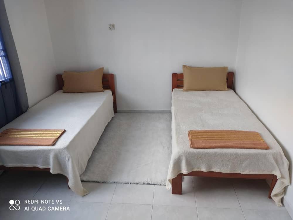 R&R Homestay Simpang Renggam Extérieur photo