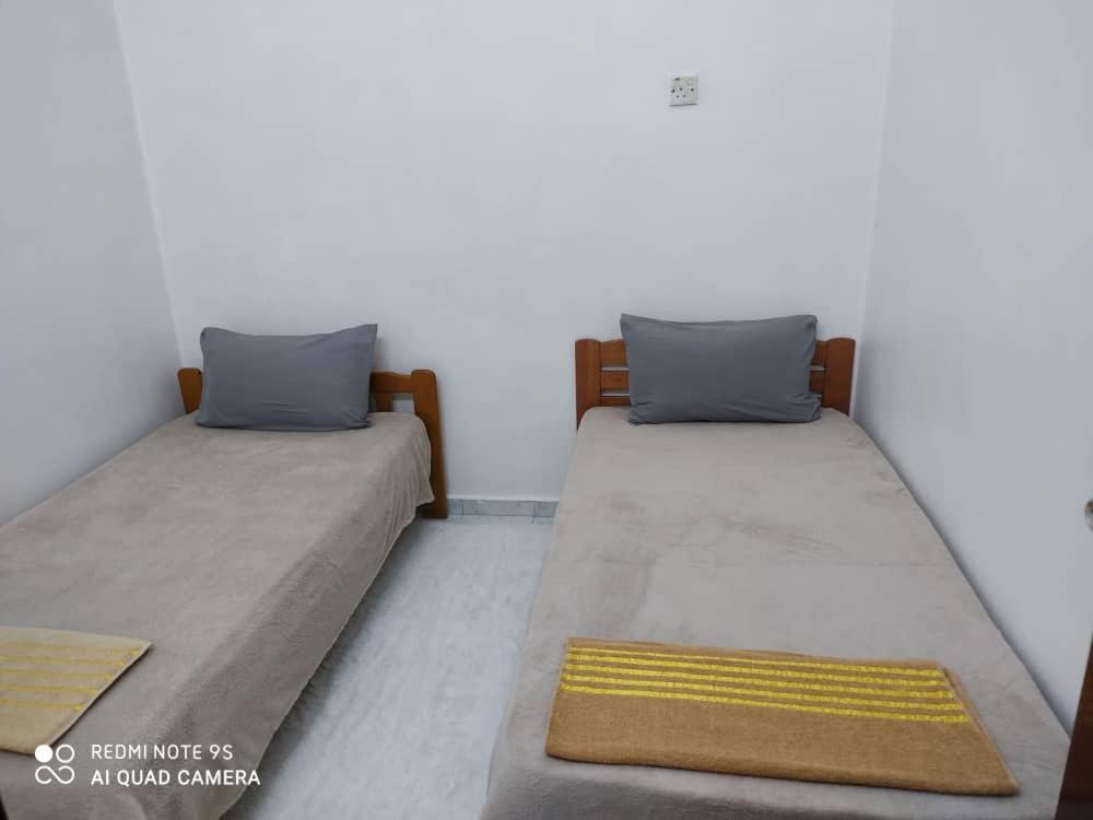 R&R Homestay Simpang Renggam Extérieur photo